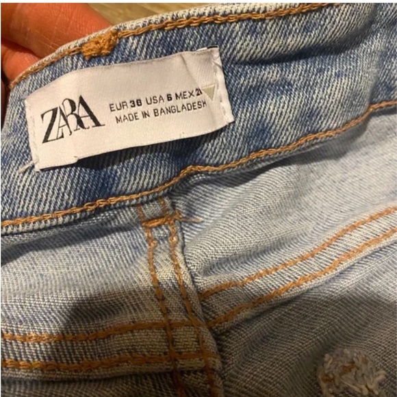 ZARA • High Waist Frayed Jeans - Picture 3 of 4
